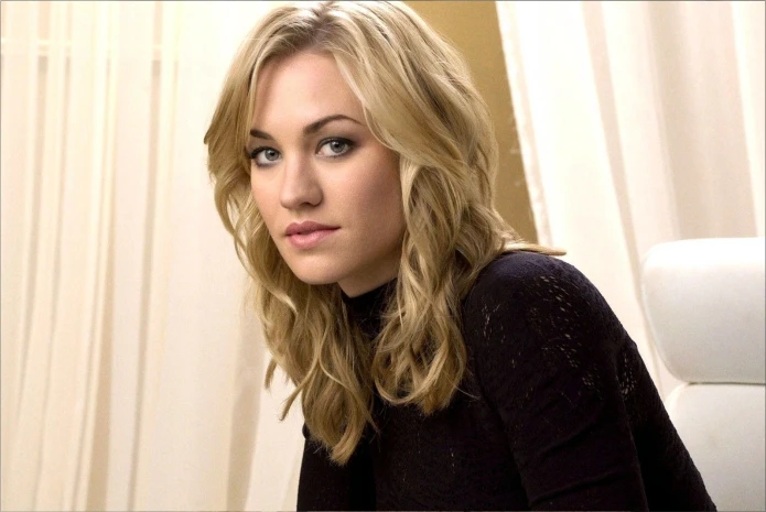 Yvonne Strahovski- An Australian blonde actresses