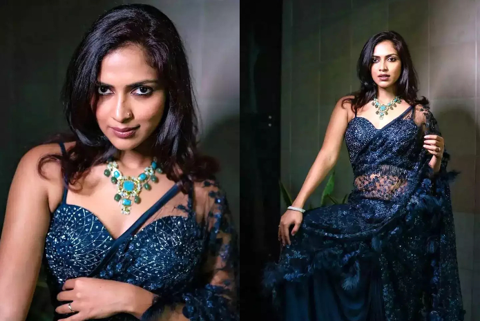 Amala Paul in blue saree
