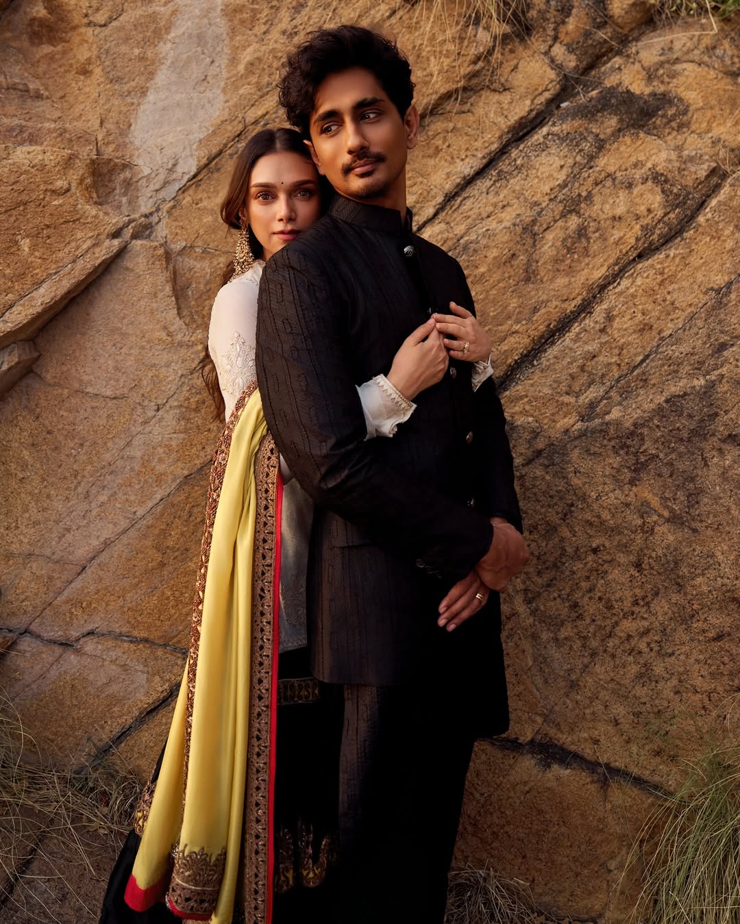 Aditi Rao Hydari and Siddharth outdoor photoshoot pic