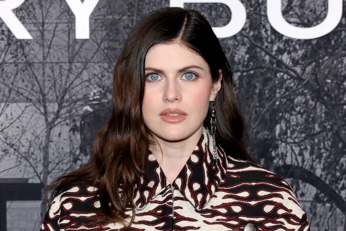 alexandra-daddario-Actresses-with-Black-Hair-and-Blue-Eyes