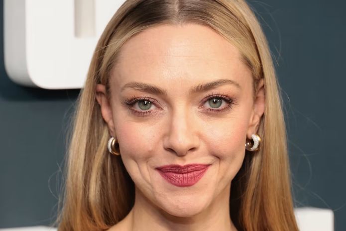 amanda seyfried beautiful big eyes