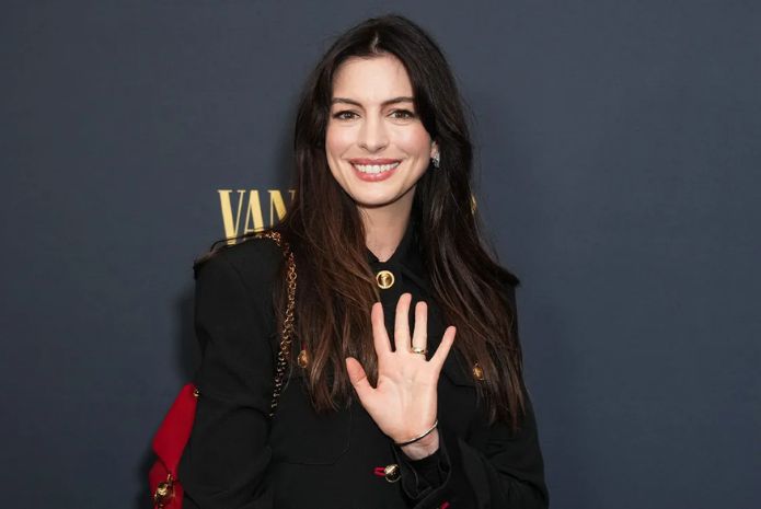 anne hathaway beautiful eyes