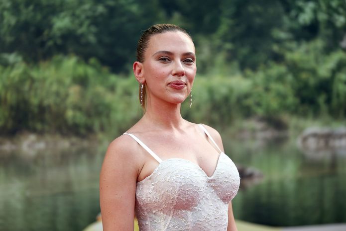 scarlett johansson famous actress with big eyes