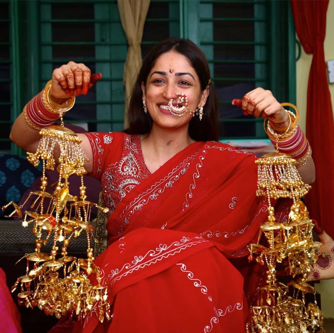 yami gautam kaleera pose